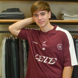 REMERA HAVOC CON RECORTE VAD